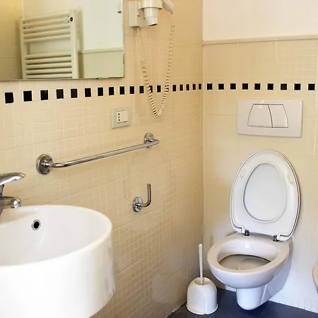 Affittacamere Delaide Pensión Levanto