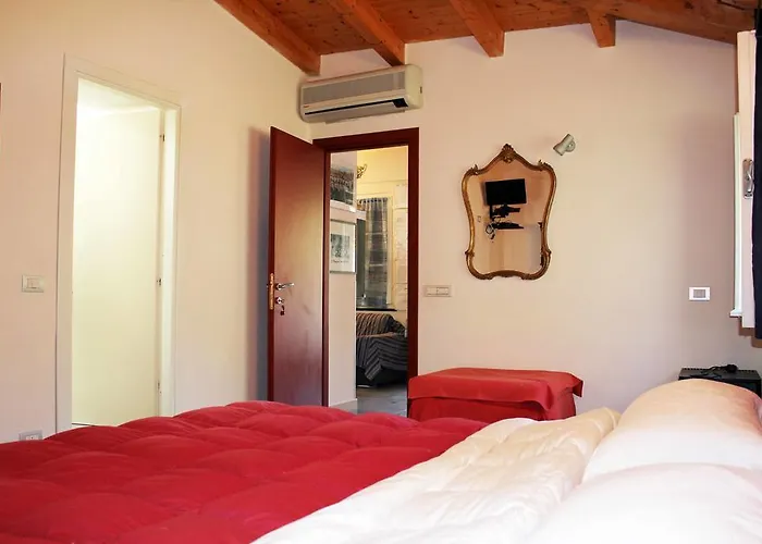 Πανσιόν Affittacamere Delaide 3*