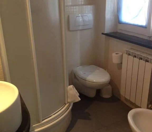 Affittacamere Delaide בית הארחה 3*